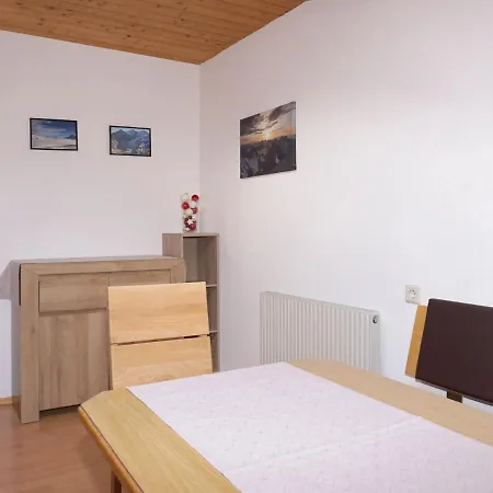 Quadratsch By Interhome Lejlighed Pians